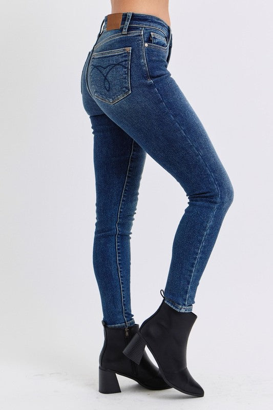 Mid-Rise Waist Skinny Jeans with Pockets