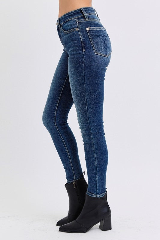 Mid-Rise Waist Skinny Jeans with Pockets